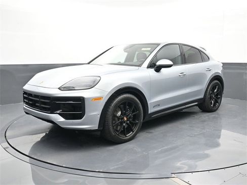 Certified 2025 Porsche Cayenne GTS image 1
