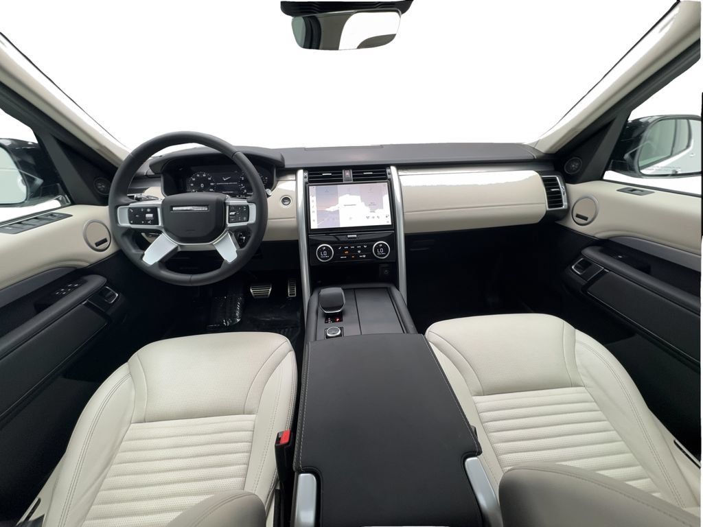 Used 2025 Land Rover Discovery Dynamic SE AWD/4WD image 41