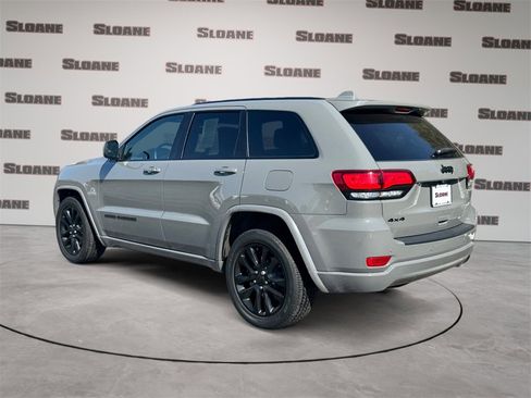 Used 2020 Jeep Grand Cherokee Altitude image 3