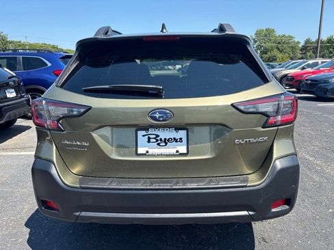 Used 2023 Subaru Outback Premium AWD/4WD image 4