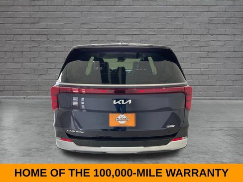 Used 2026 Kia Carnival FWD image 3