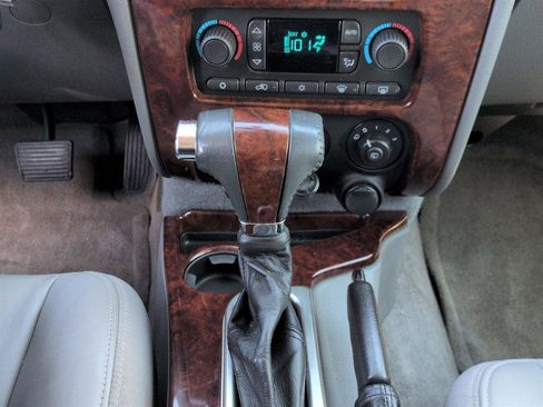 Used 2008 GMC Envoy Denali w/ Sun And 6-Disc Cd Package RWD image 24