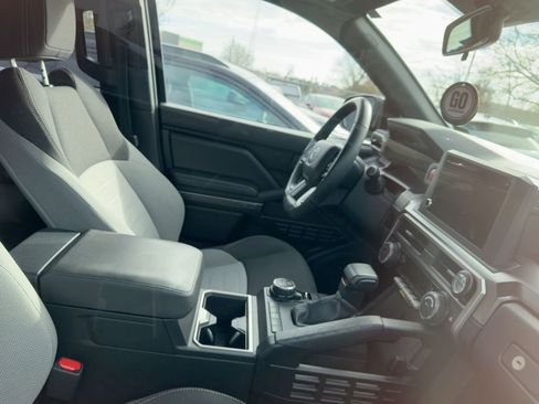 Used 2025 Toyota 4Runner TRD Off-Road image 9