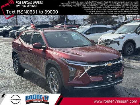 Used 2025 Chevrolet Trax LT image 1