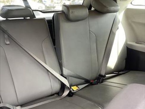 Used 2022 Toyota Sienna XLE w/ XLE Plus Package image 22