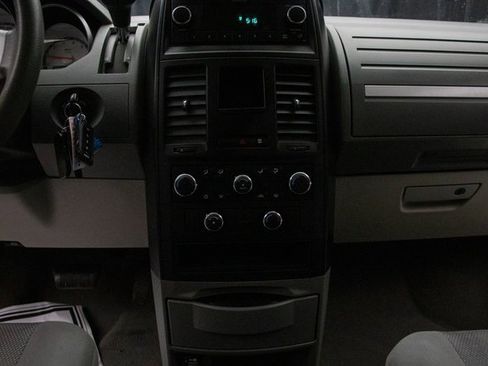 Used 2009 Dodge Grand Caravan SE image 22