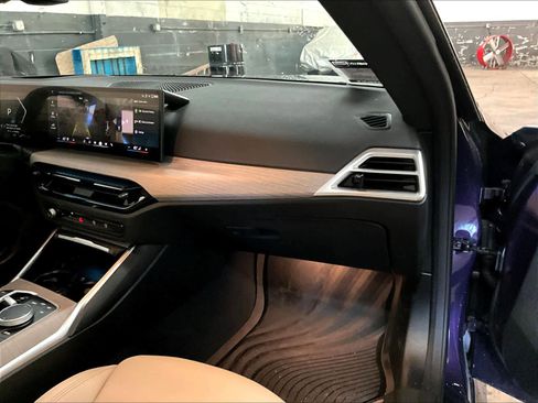 Used 2025 BMW 230i Coupe w/ Premium Package image 17