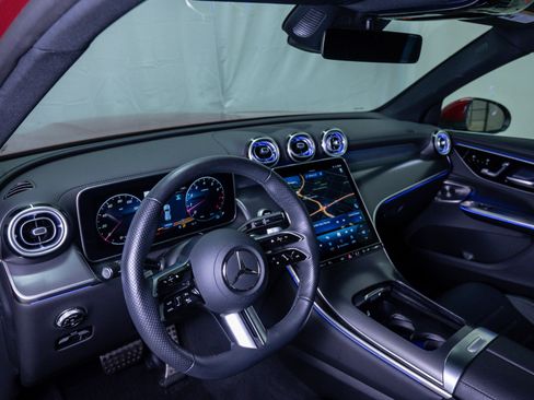 Used 2025 Mercedes-Benz GLC 300 4MATIC image 21