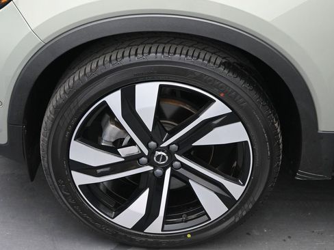 Certified 2023 Volvo XC40 B5 Plus w/ Driver Assist Package image 4