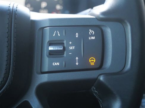 Used 2024 Land Rover Defender 130 X-Dynamic SE image 19