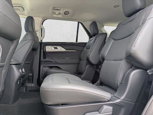 New 2026 Ford Explorer Active RWD image 15