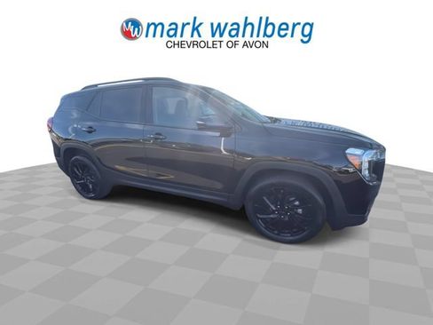 Certified 2024 GMC Terrain SLT w/ Infotainment Package II AWD/4WD image 9