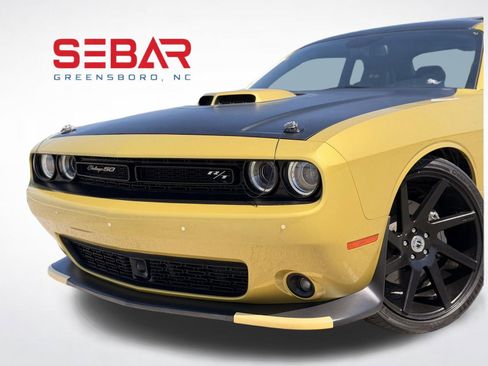 Used 2020 Dodge Challenger R/T RWD image 9
