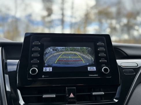 Used 2023 Toyota Camry SE image 3