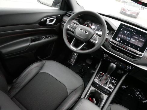 Used 2024 Jeep Compass Trailhawk image 9