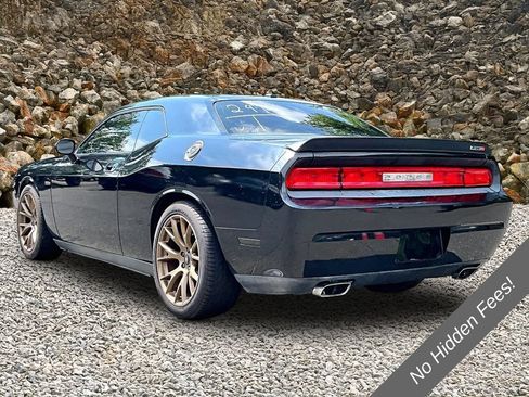 Used 2009 Dodge Challenger SRT8 w/ SRT Option Group II RWD image 10