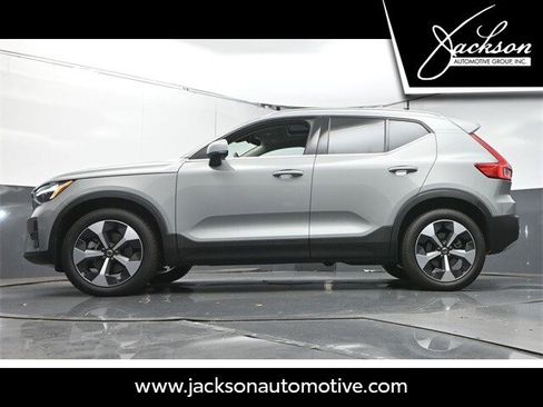 Certified 2025 Volvo XC40 B5 Core w/ Protection Package Premier image 37