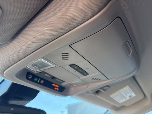 Used 2024 GMC Terrain SLT image 22