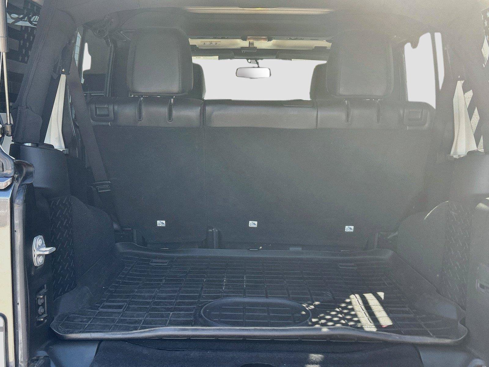 Used 2017 Jeep Wrangler Unlimited Sahara AWD/4WD image 13