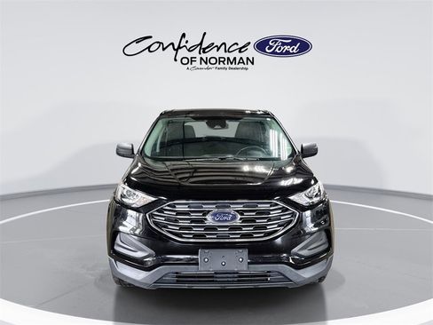 Used 2020 Ford Edge SE image 2