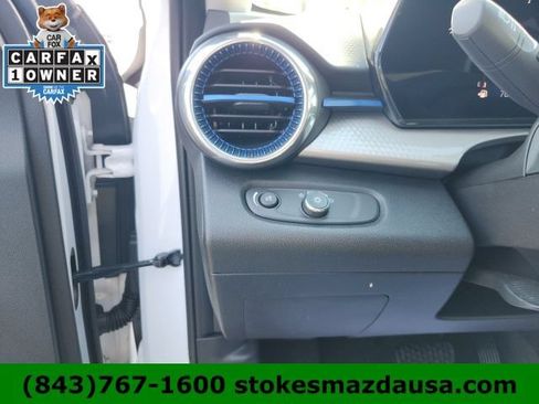 Used 2024 Chevrolet Trax LT w/ Sunroof Package FWD image 16