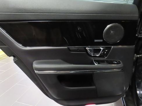 Used 2015 Jaguar XJ image 10