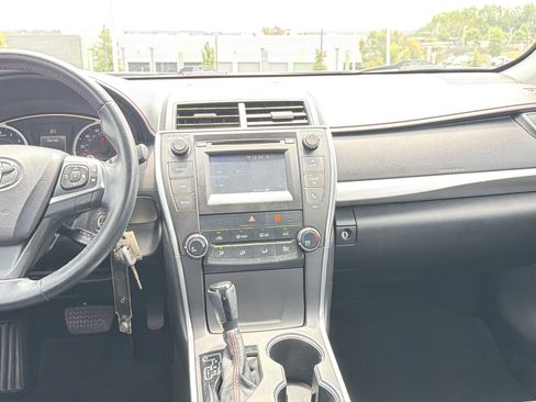 Used 2015 Toyota Camry SE FWD image 28