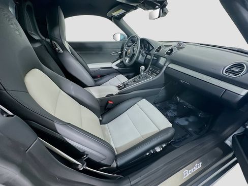 Certified 2025 Porsche 718 Boxster RWD image 25