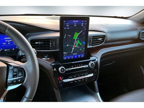 Used 2022 Ford Explorer King Ranch image 9