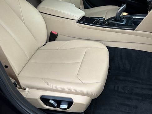 Used 2018 BMW 320i Sedan image 11