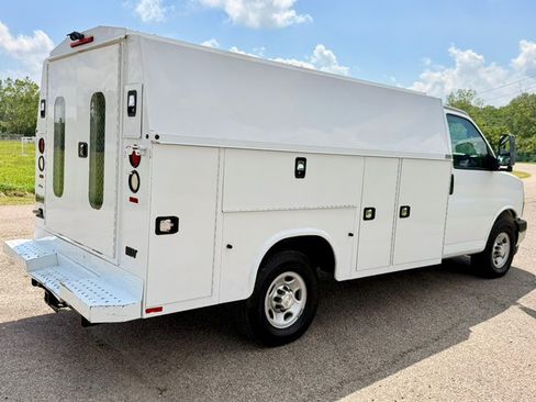Used 2017 Chevrolet Express 3500 RWD image 7