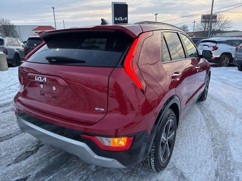 Used 2023 Kia Niro SX image 7