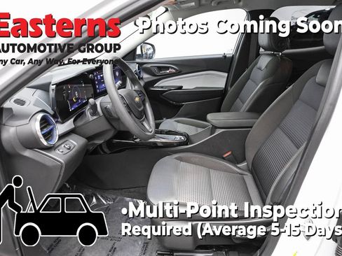 Used 2025 Chevrolet Trax LT FWD image 13