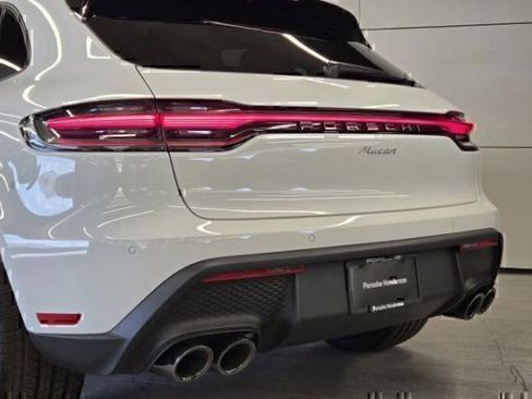 Certified 2025 Porsche Macan AWD/4WD image 9