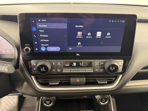 Used 2024 Toyota Grand Highlander AWD image 18