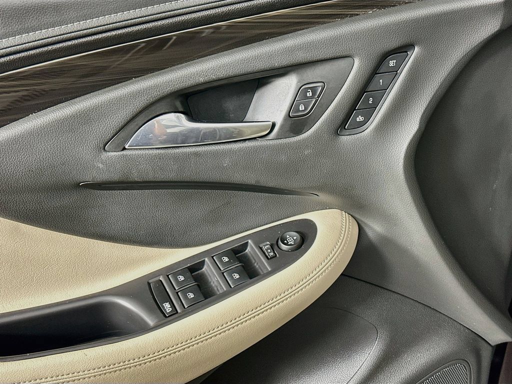Used 2020 Buick Envision Premium w/ Driver Confidence Package AWD/4WD image 24