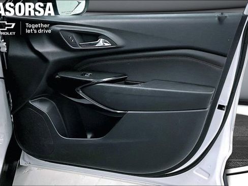Certified 2025 Chevrolet Trax RS w/ Sunroof Package FWD image 24