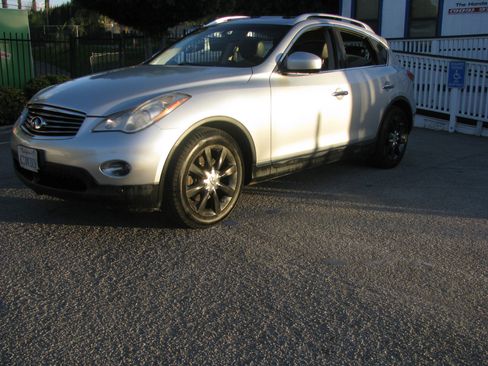 Used 2011 INFINITI EX35 Journey w/ Premium Pkg image 2