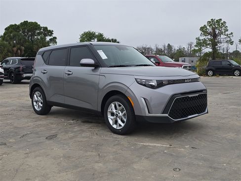New 2025 Kia Soul LX image 2