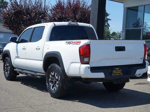 Used 2019 Toyota Tacoma TRD Off-Road AWD/4WD image 3