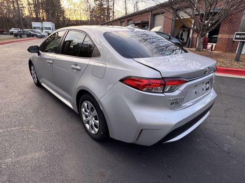 Used 2021 Toyota Corolla LE image 2