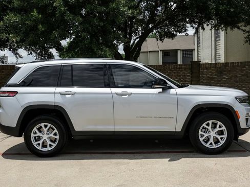 Used 2023 Jeep Grand Cherokee Limited AWD/4WD image 14