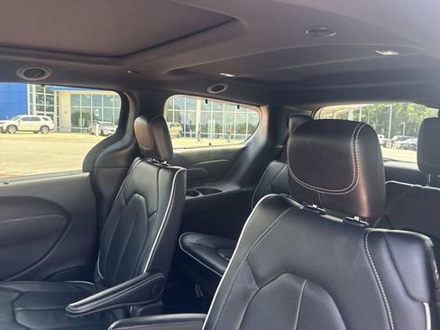 Used 2025 Chrysler Pacifica Limited FWD image 25