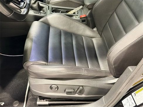 Used 2017 Volkswagen Golf 4-Door image 18