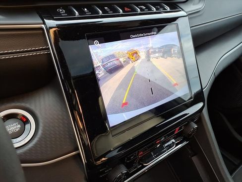 Used 2023 Jeep Grand Cherokee Limited w/ Luxury Tech Group II image 30