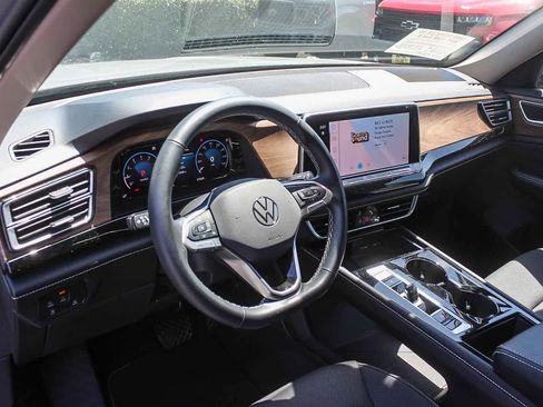 Used 2024 Volkswagen Atlas SE FWD image 22