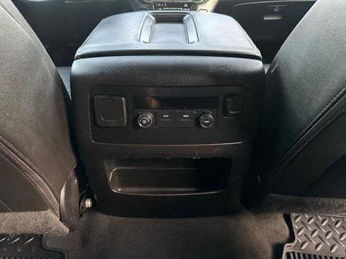Used 2019 Chevrolet Suburban LT RWD image 22
