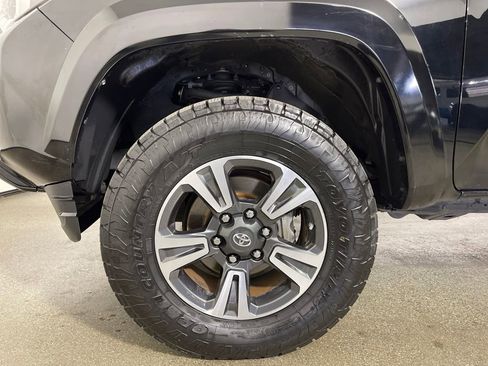 Certified 2016 Toyota Tacoma TRD Sport w/ Towing Package image 11