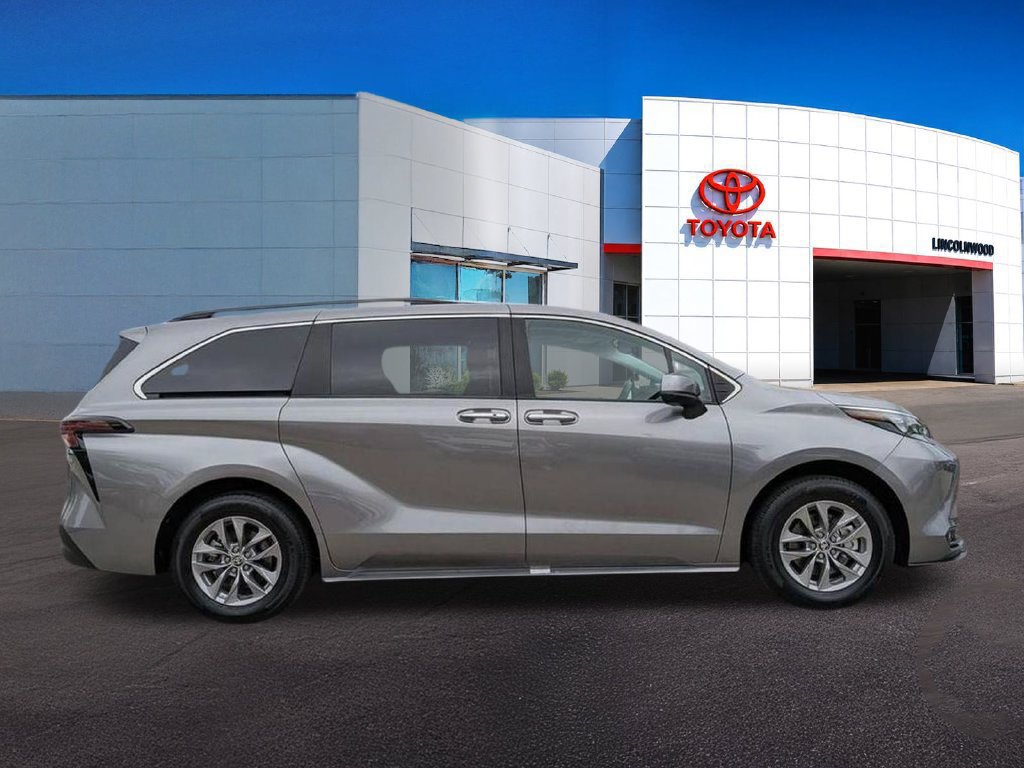 Used 2026 Toyota Sienna XLE FWD image 10