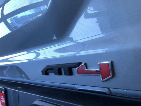 Used 2024 GMC Canyon AT4 w/ Technology Package image 9